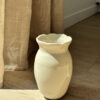 Vase à bords fleuris
